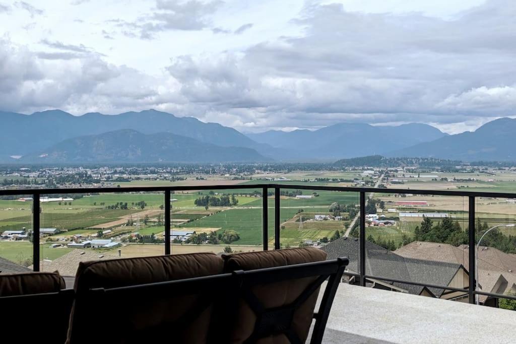 הוילה צ'יליוואק Mountain Retreat With Views, Hot Tub, Games & Ac מראה חיצוני תמונה