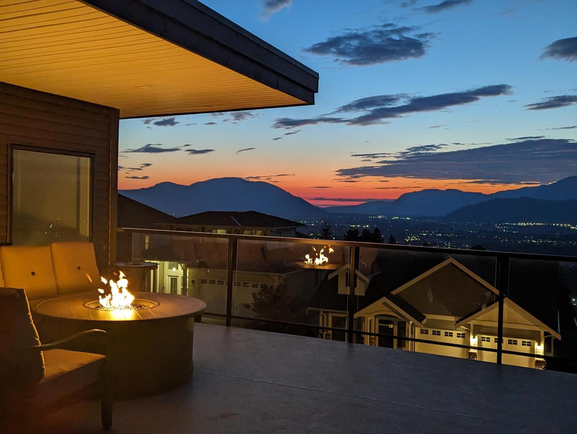 הוילה צ'יליוואק Mountain Retreat With Views, Hot Tub, Games & Ac מראה חיצוני תמונה